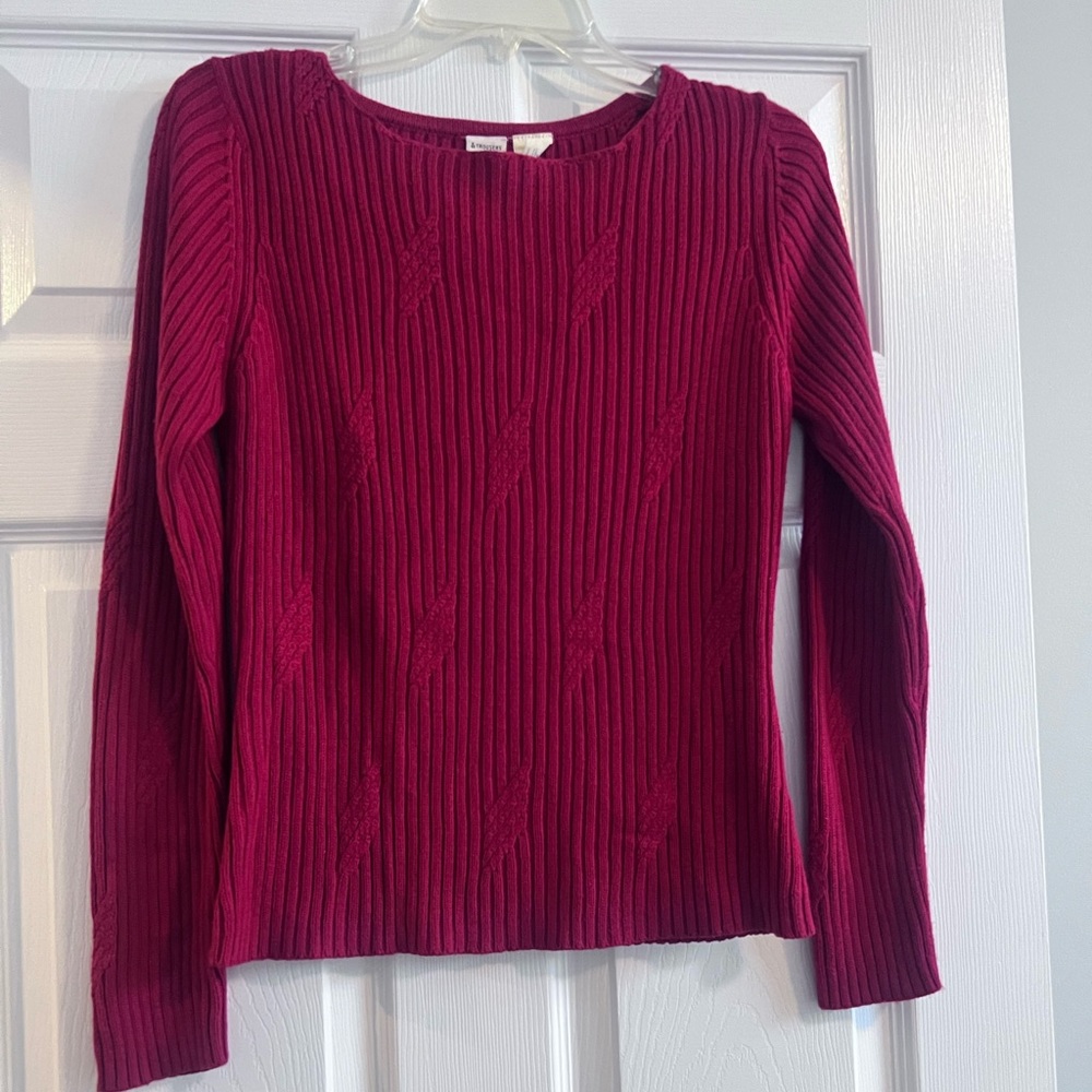 Beautiful Red top with great details EUC
